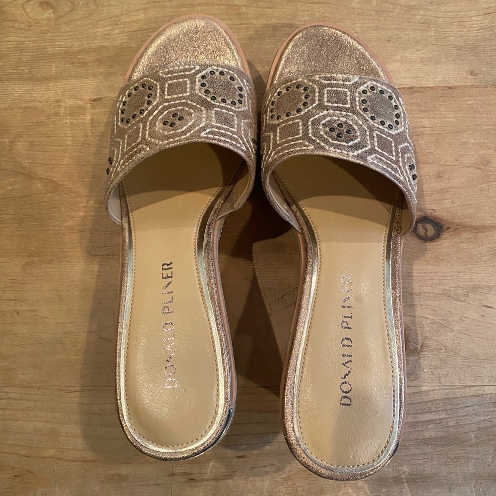 Donald Pliner Gold Bronze Studded Wedge Sandals Spring Summer Boho Festival 8M - Picture 2 of 9